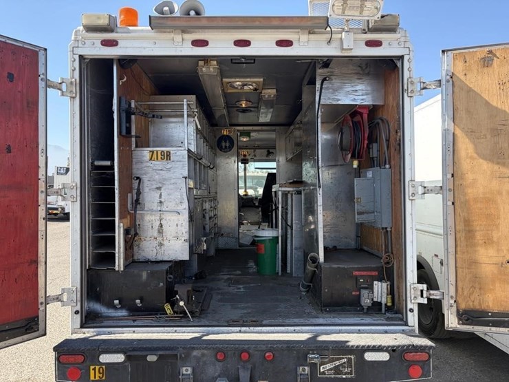 2008-workhorse-w62-image-19