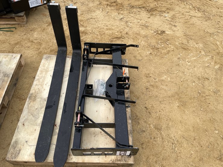 #2008-•-new-wolverine-3-point-tractor-fork-frame-with-forks-image-3