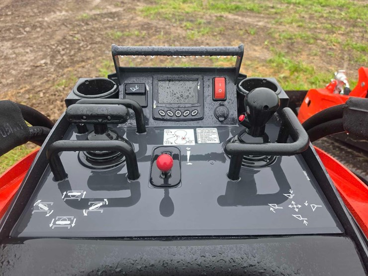 2026-kubota-scl1000-image-6