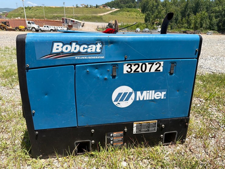#4043-•-miller-bobcat-250-ac/dc-welder-11,000-watt-generator-image-2