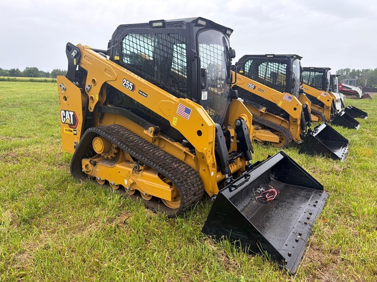 2025-caterpillar-255-image-4