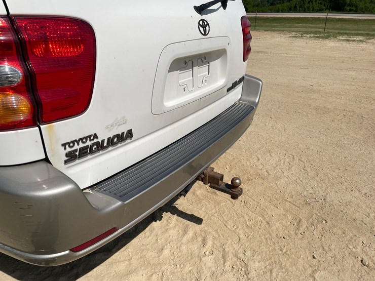 2003-toyota-sequoia-image-27
