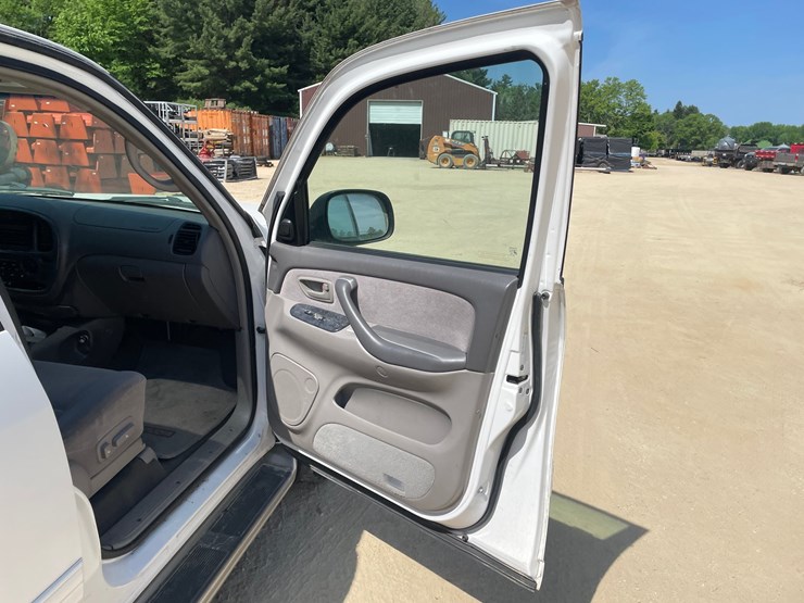 2003-toyota-sequoia-image-67