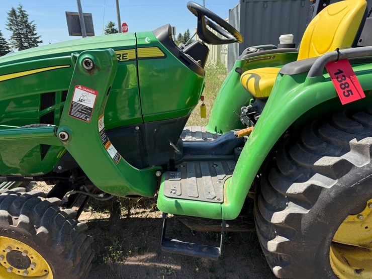 john-deere-3032e-image-11