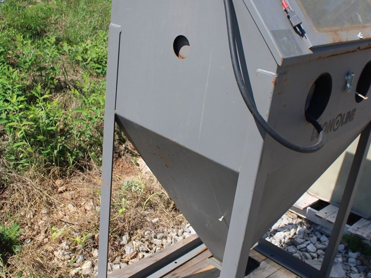 econoline-blast-cabinet-image-3