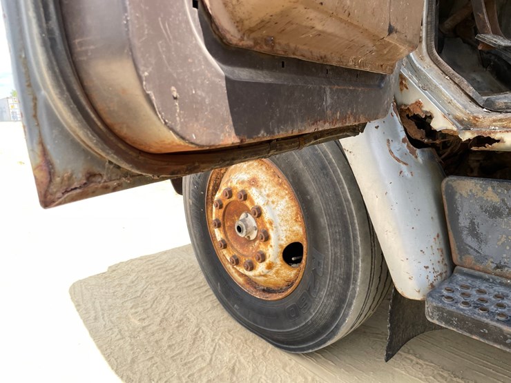 #204-•-1988-international-straight-truck-(has-wi-title)-image-34