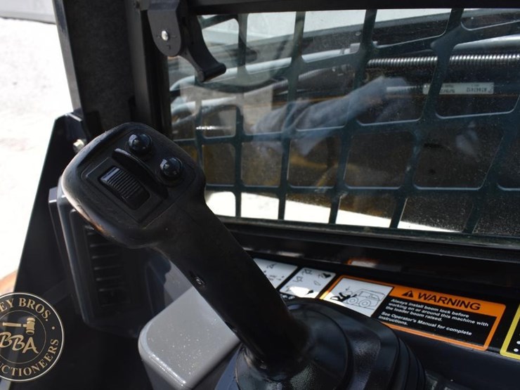 2017-deere-333g-image-41