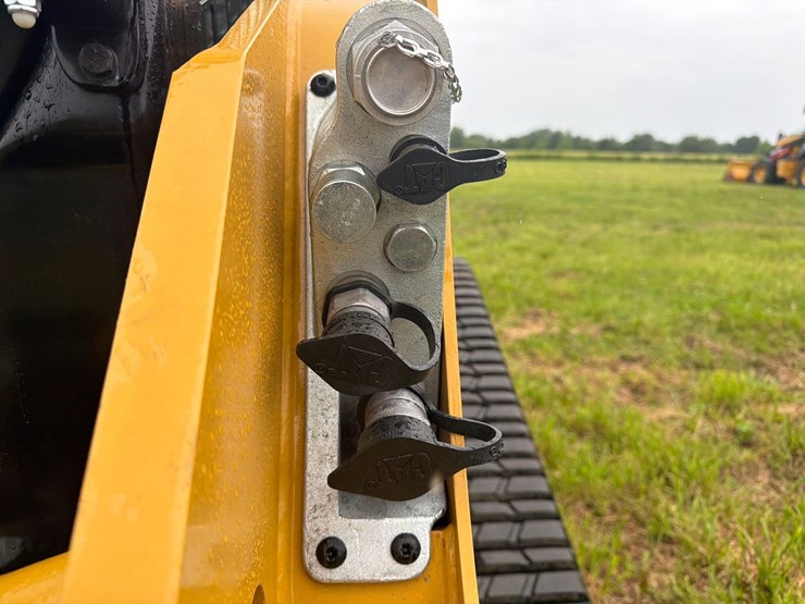 2026-caterpillar-255-image-18