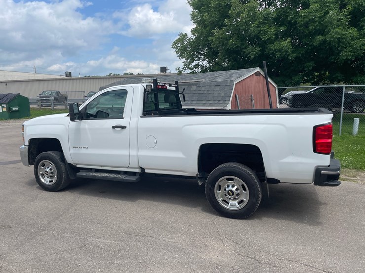2017-chevrolet-2500-image-8
