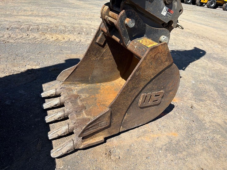 2019-new-holland-e60c-image-16