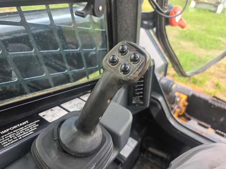 2022-deere-325g-image-21