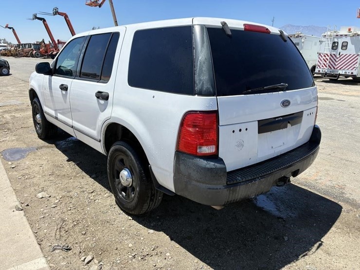 2005-ford-explorer-image-4