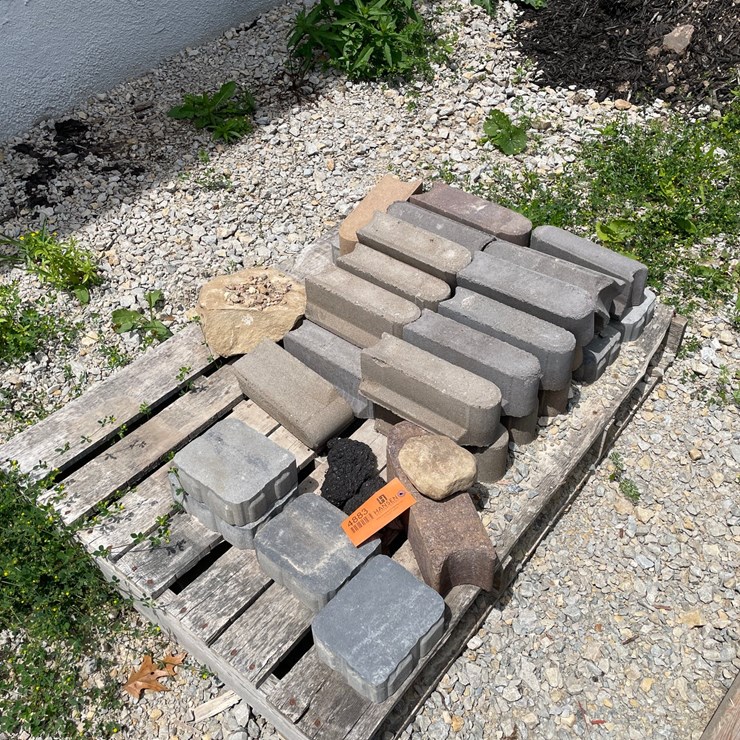 #4883 • Pallet of Landscape Edgers