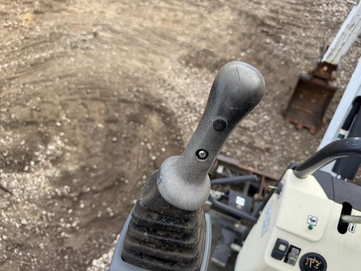 2022-bobcat-e10-image-28