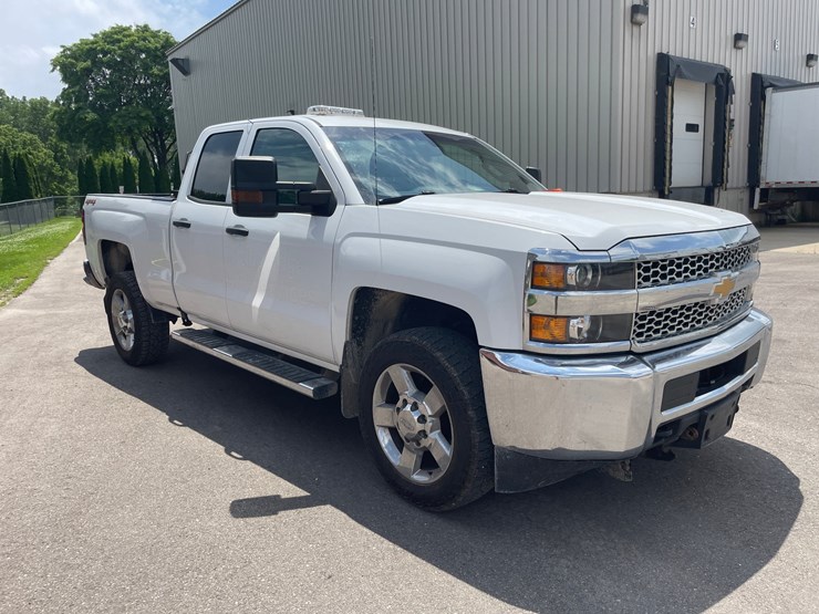 2019-chevrolet-2500-image-3