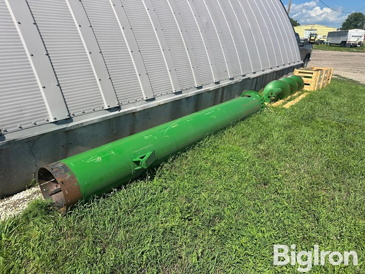 john-deere-x9-combine-unloading-auger-image-3