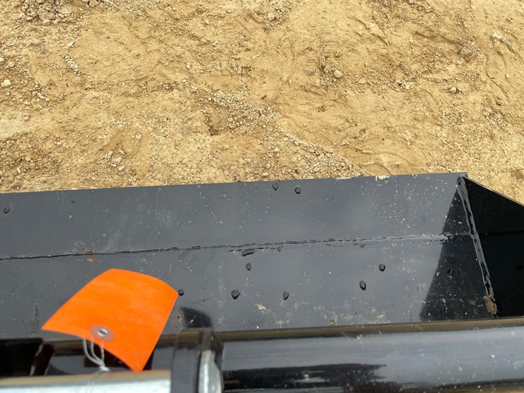 #2059-•-new-mini-32"-bucket-attachment-image-7