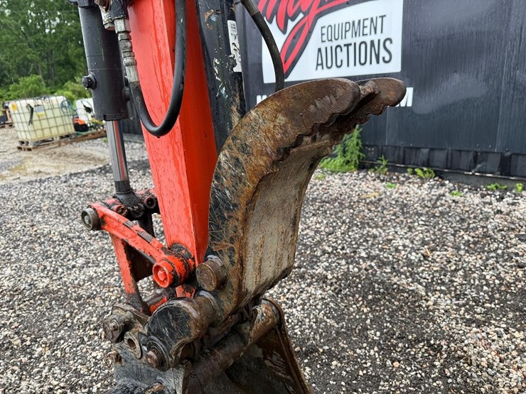 2019-kubota-kx040-image-9