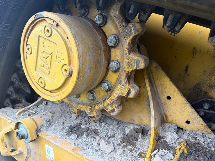 2026-caterpillar-255-image-13