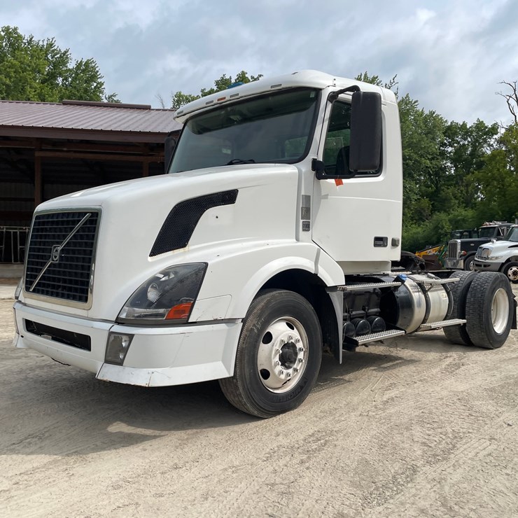 2011 VOLVO 10