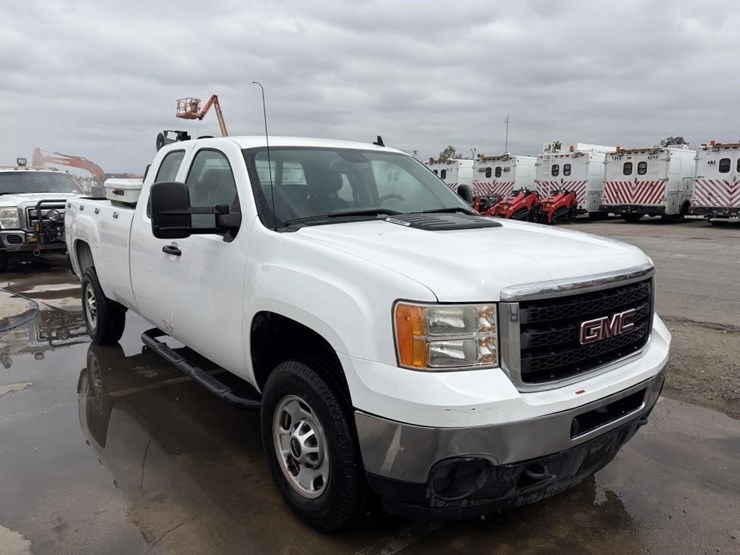 2012-gmc-sierra-2500-image-2