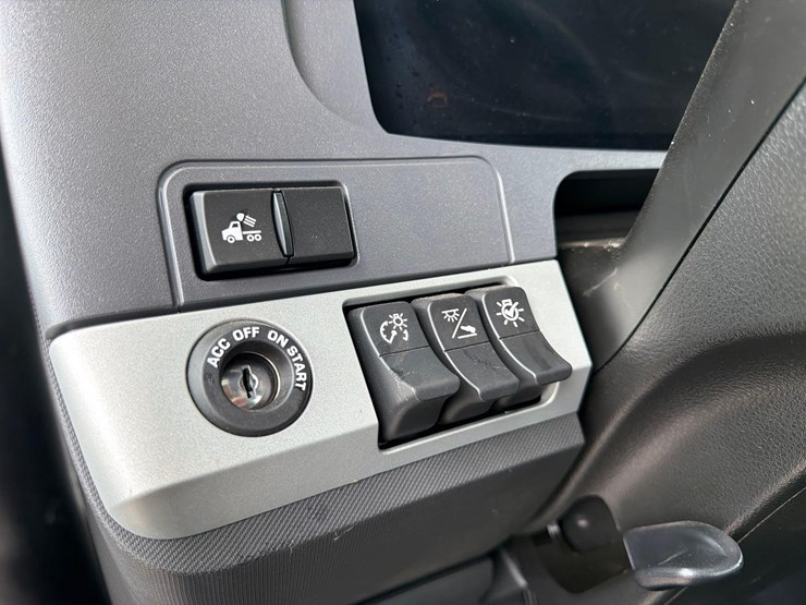 2025-kenworth-t880-image-26