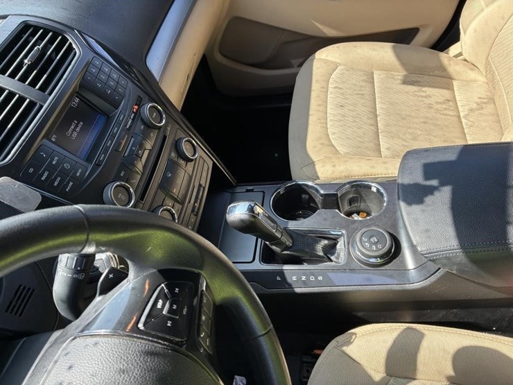 2017-ford-explorer-image-21