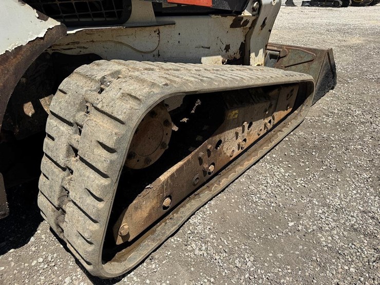 bobcat-t870-image-15