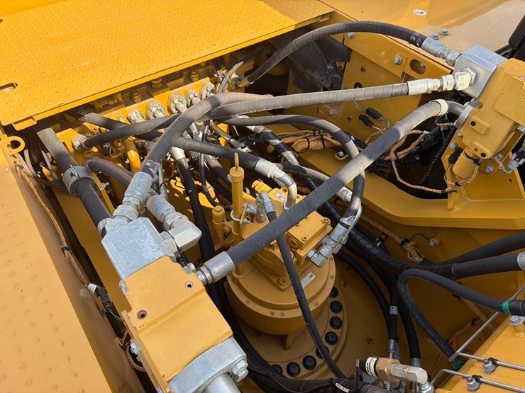 2023-caterpillar-340-image-25