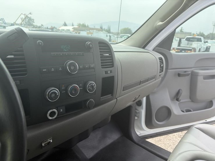 2011-chevrolet-2500hd-image-14