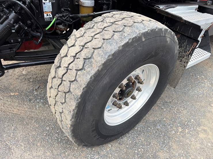 2013-kenworth-t880-image-15