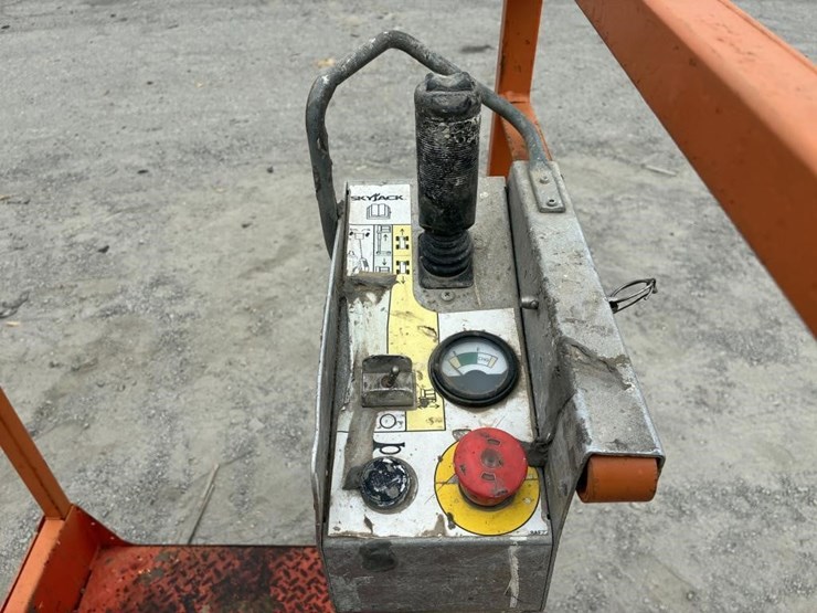 2011-skyjack-sj12-image-9