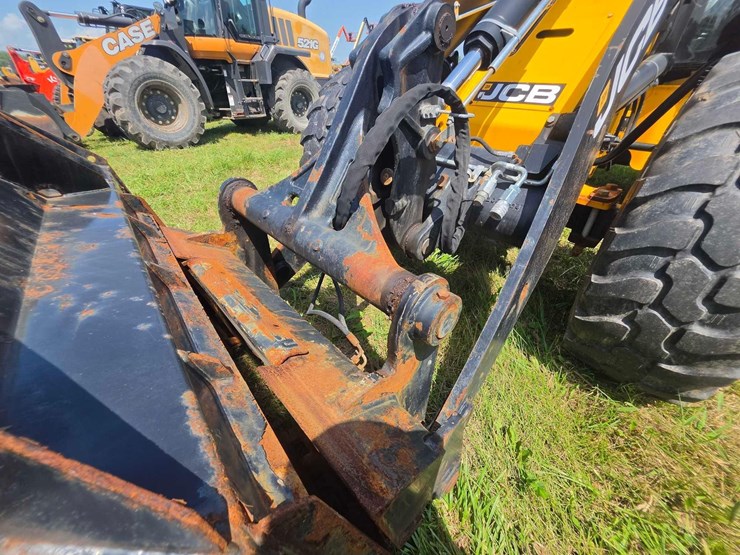2021-jcb-409-image-14