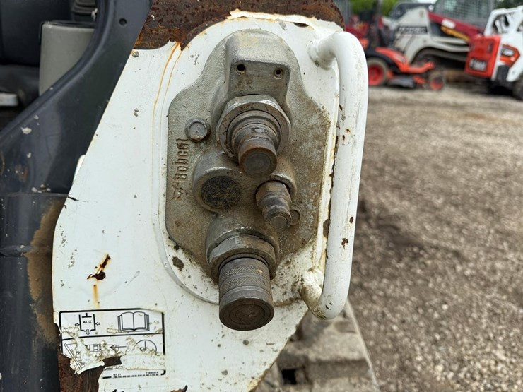 2022-bobcat-t550-image-11