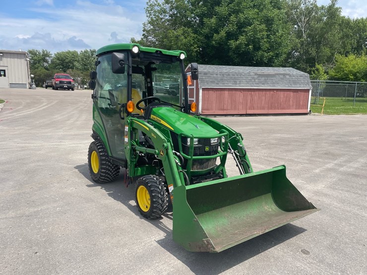 2024-john-deere-1025r-image-3
