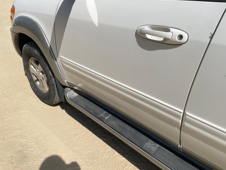 2003-toyota-sequoia-image-18