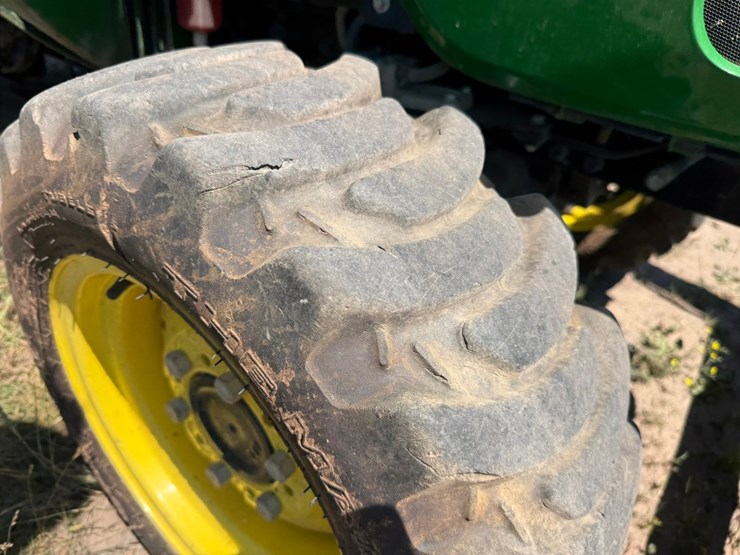 john-deere-3032e-image-75
