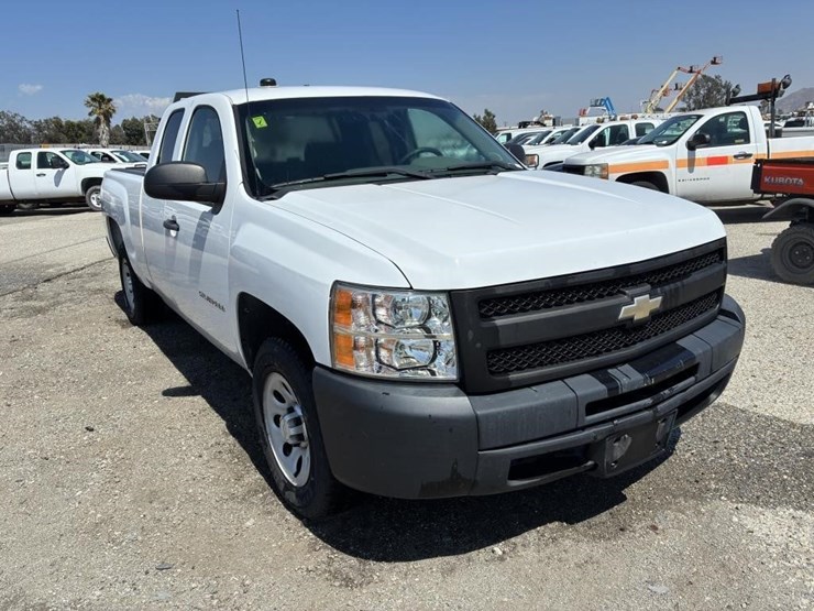 2011-chevrolet-1500-image-2