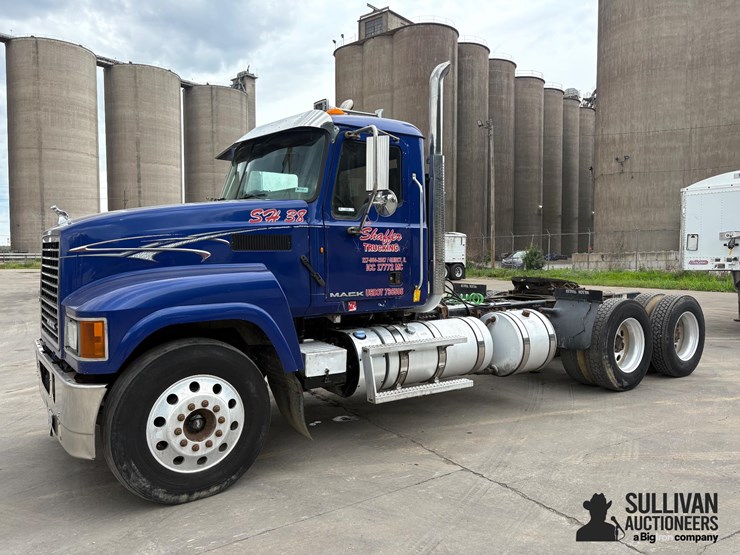 2013-mack-chu613-t/a-day-cab-truck-tractor-image-1