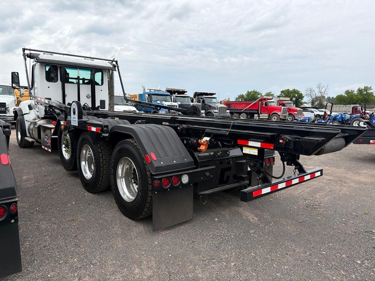 2025-kenworth-t880-image-5