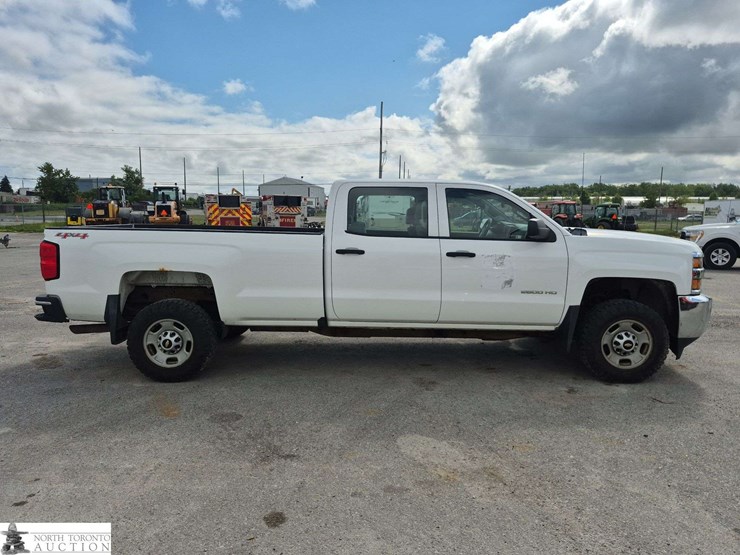 2017-chevrolet-silverado-2500hd-image-4