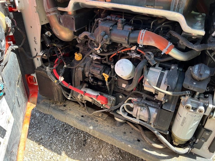 2023-bobcat-t770-image-14