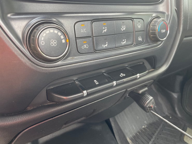 2017-chevrolet-2500-image-40