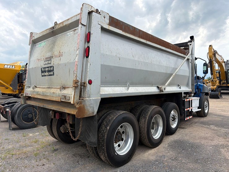 2015-caterpillar-ct660l-image-3