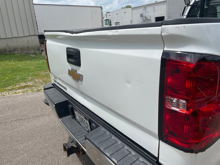 2017-chevrolet-2500-image-26