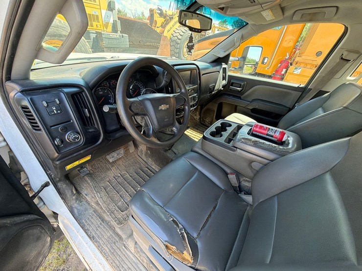2016-chevrolet-3500-image-21