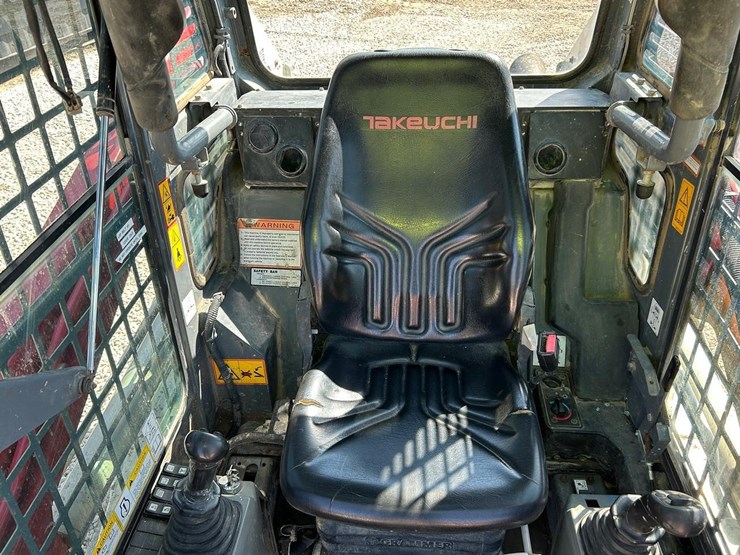 2016-takeuchi-tl8-image-19