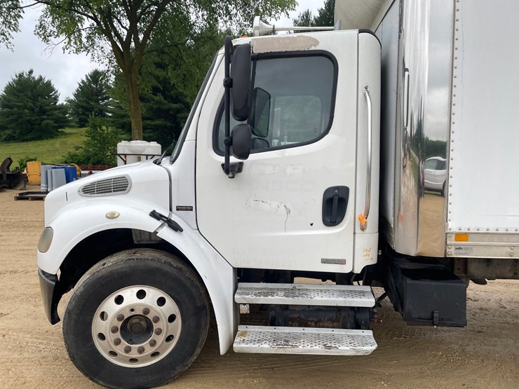 #100-•-2005-freightliner-corp-business-class-m2-straight-truck-(has-wi-title)-image-12