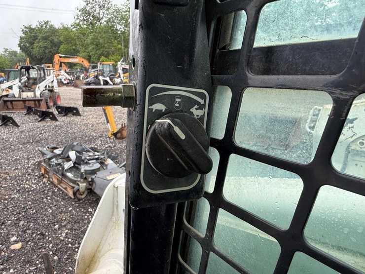 2015-bobcat-t650-image-22