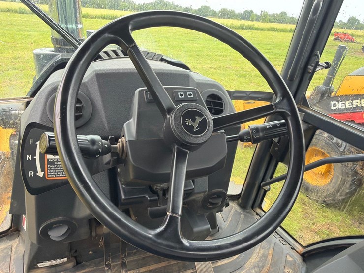 2021-john-deere-310-image-23